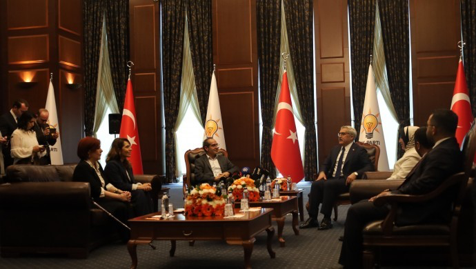 Siyasette Bayram Arifesinde Tarihi Temaslar! MHP, AKP ve DEM Parti’den 