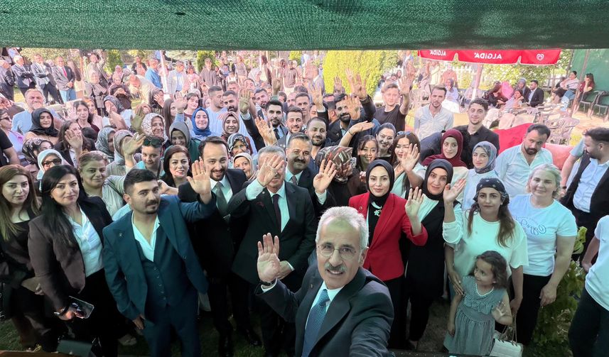 Bakan Uraloğlu Hakkâri Esnafı ve Teşkilat Üyeleriyle Buluştu